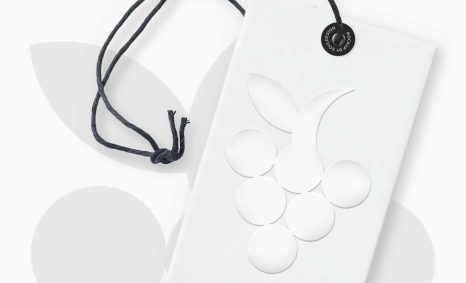 free clothing tag mockup